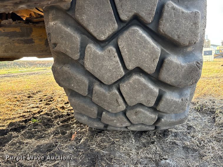 image for item DW7296 2005 Caterpillar 740 articulated haul truck