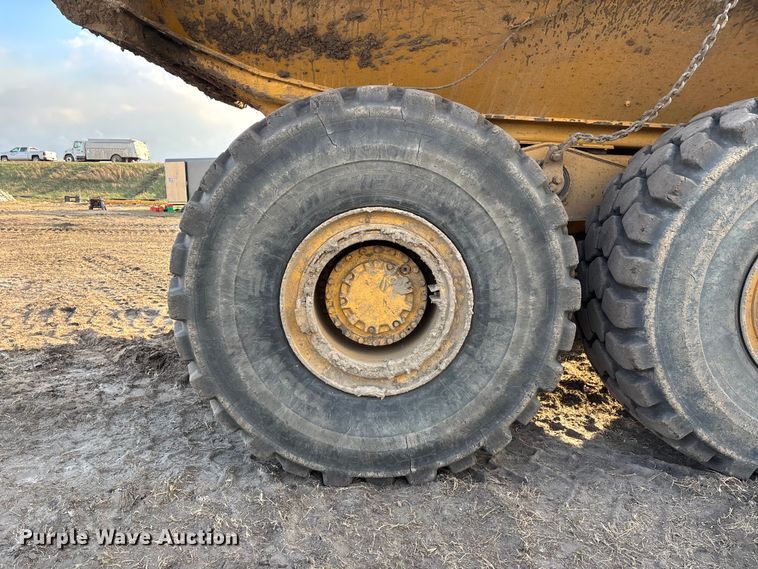 image for item DW7296 2005 Caterpillar 740 articulated haul truck