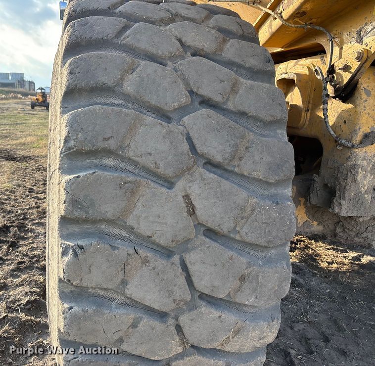 image for item DW7296 2005 Caterpillar 740 articulated haul truck