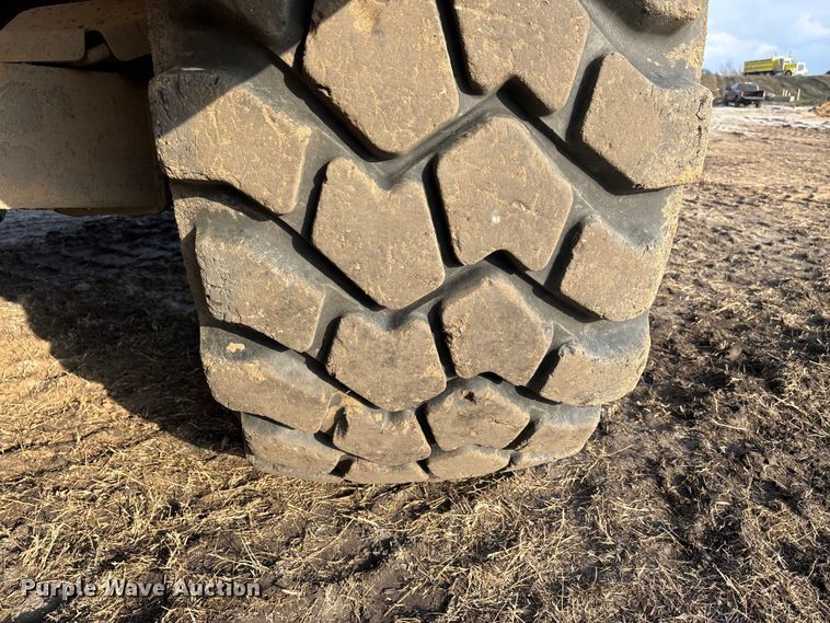 image for item DW7296 2005 Caterpillar 740 articulated haul truck