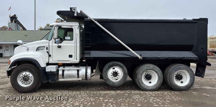 image for item DW7306 2005 Mack Granite CV713 dump truck