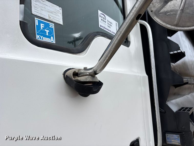 image for item DW7306 2005 Mack Granite CV713 dump truck