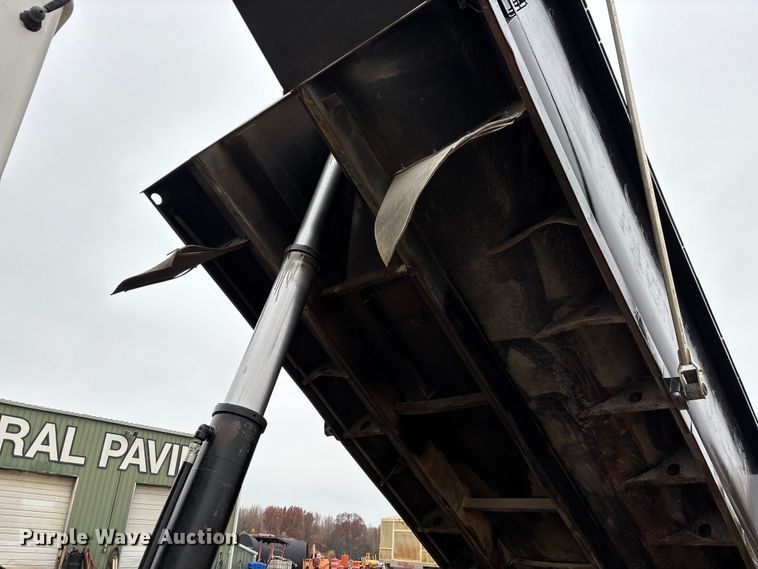 image for item DW7306 2005 Mack Granite CV713 dump truck