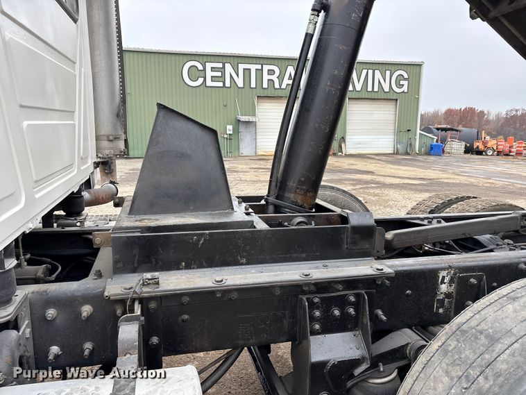 image for item DW7306 2005 Mack Granite CV713 dump truck