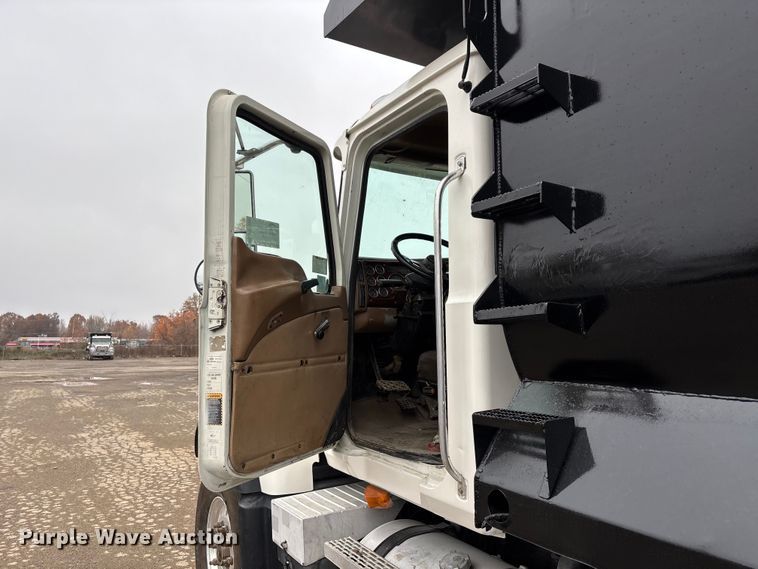 image for item DW7306 2005 Mack Granite CV713 dump truck