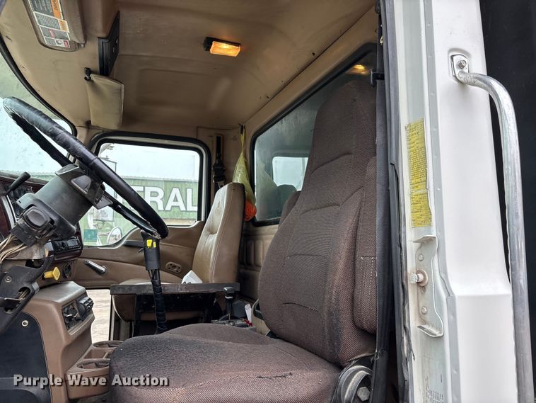 image for item DW7306 2005 Mack Granite CV713 dump truck