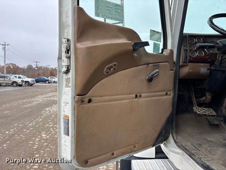 image for item DW7306 2005 Mack Granite CV713 dump truck