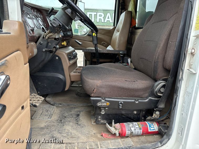 image for item DW7306 2005 Mack Granite CV713 dump truck