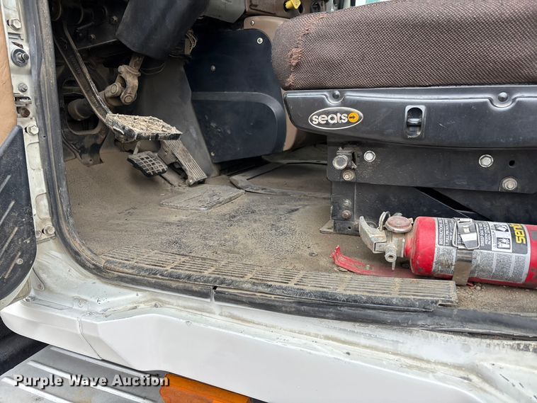 image for item DW7306 2005 Mack Granite CV713 dump truck