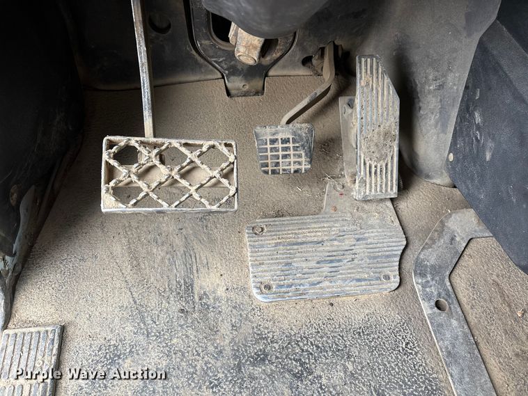 image for item DW7306 2005 Mack Granite CV713 dump truck