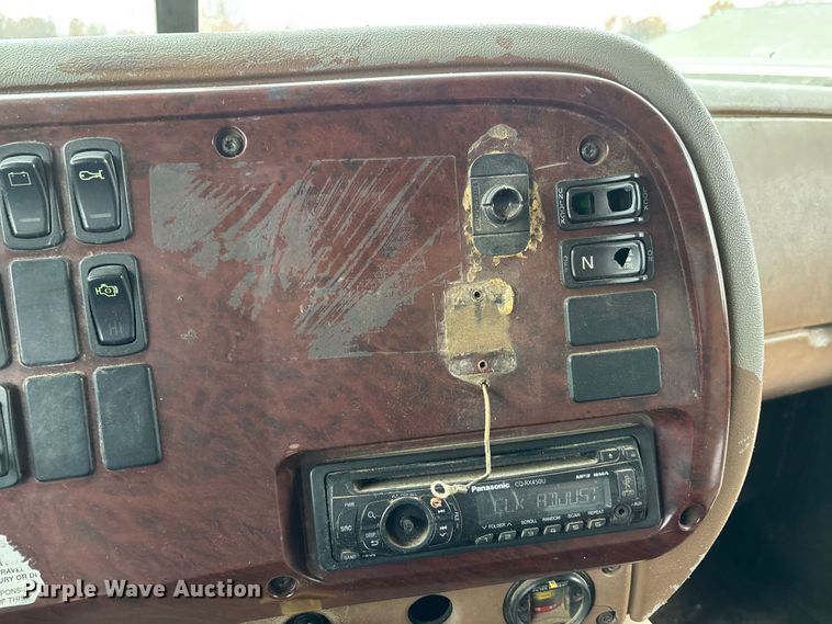 image for item DW7306 2005 Mack Granite CV713 dump truck