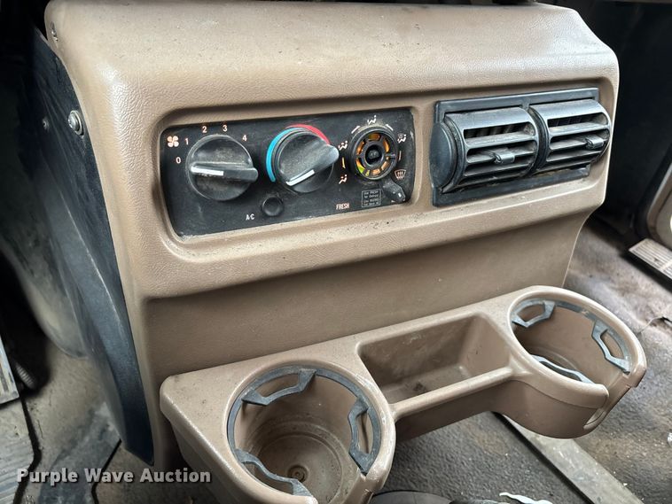 image for item DW7306 2005 Mack Granite CV713 dump truck