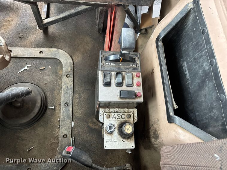 image for item DW7306 2005 Mack Granite CV713 dump truck