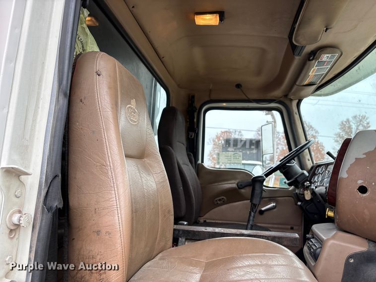 image for item DW7306 2005 Mack Granite CV713 dump truck