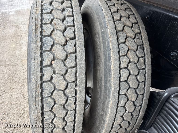 image for item DW7306 2005 Mack Granite CV713 dump truck