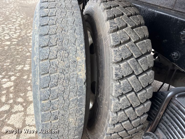 image for item DW7306 2005 Mack Granite CV713 dump truck