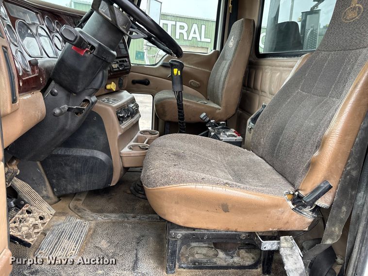 image for item DW7307 2006 Mack Granite CV713 dump truck