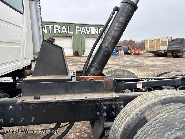 image for item DW7307 2006 Mack Granite CV713 dump truck