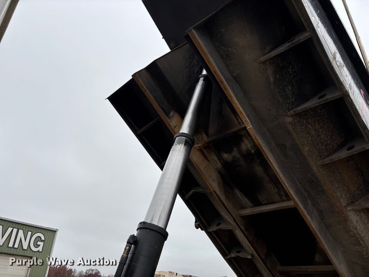 image for item DW7308 2005 Mack Granite CV713 dump truck