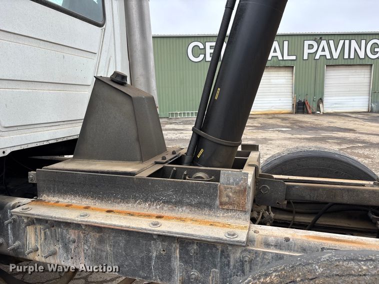 image for item DW7308 2005 Mack Granite CV713 dump truck