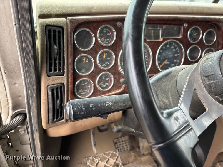 image for item DW7308 2005 Mack Granite CV713 dump truck