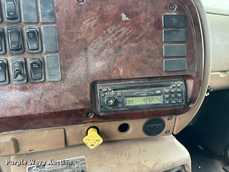 image for item DW7308 2005 Mack Granite CV713 dump truck