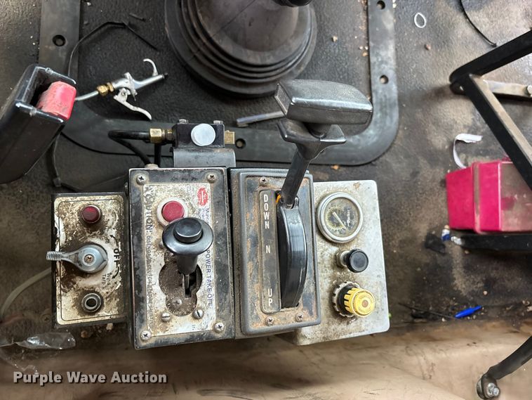 image for item DW7308 2005 Mack Granite CV713 dump truck