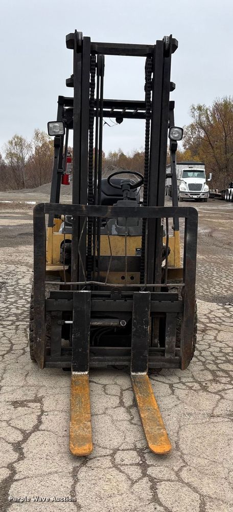 MONTACARGAS CATERPILLAR GP30