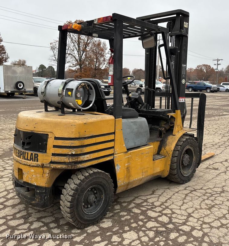 MONTACARGAS CATERPILLAR GP30