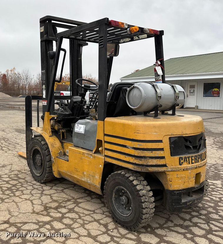 image for item DW7309 Caterpillar GP30 forklift