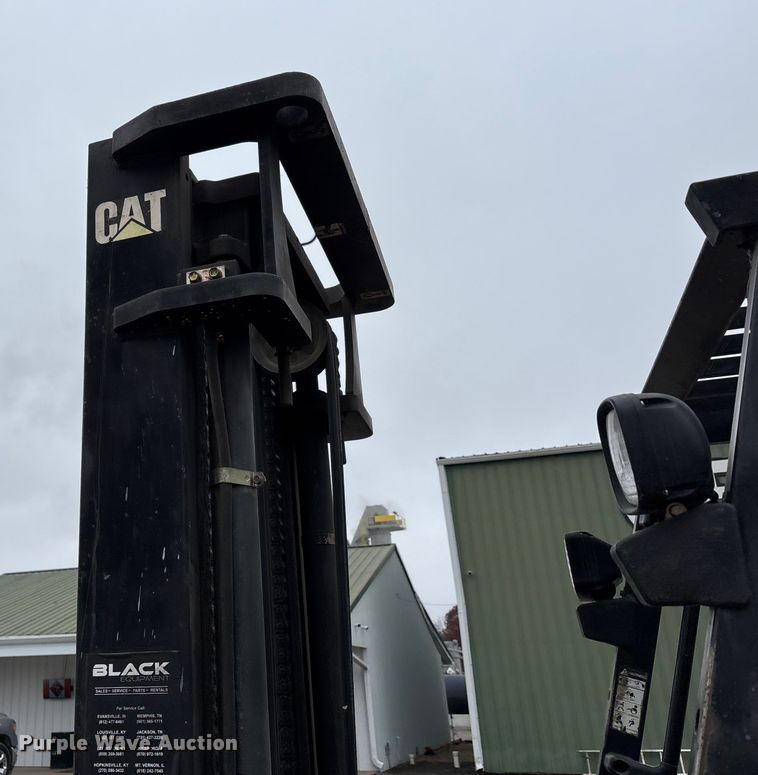 image for item DW7309 Caterpillar GP30 forklift