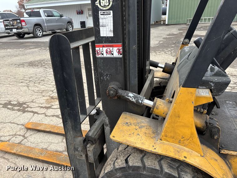 image for item DW7309 Caterpillar GP30 forklift