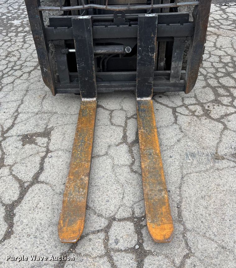 image for item DW7309 Caterpillar GP30 forklift