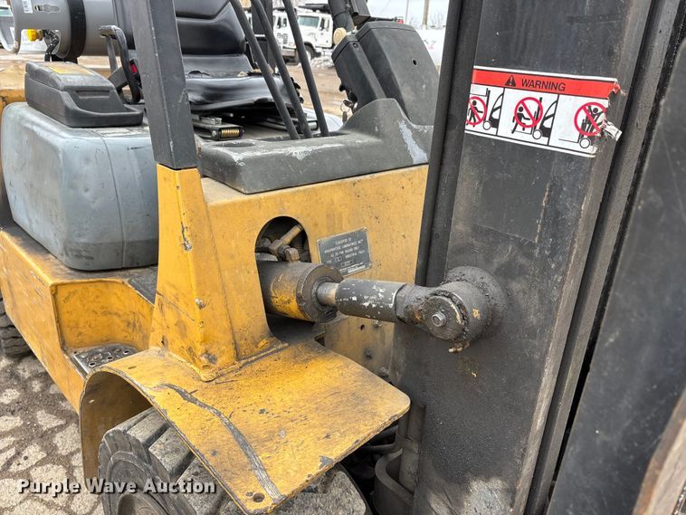 image for item DW7309 Caterpillar GP30 forklift