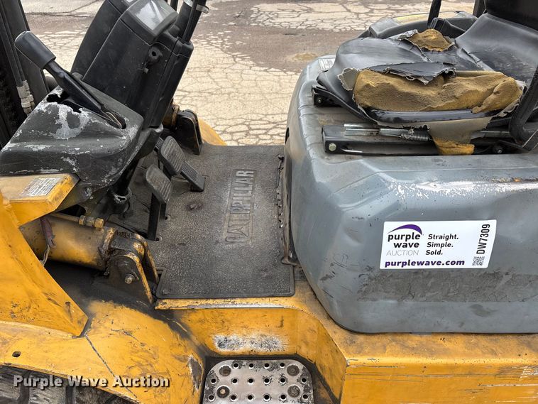 image for item DW7309 Caterpillar GP30 forklift