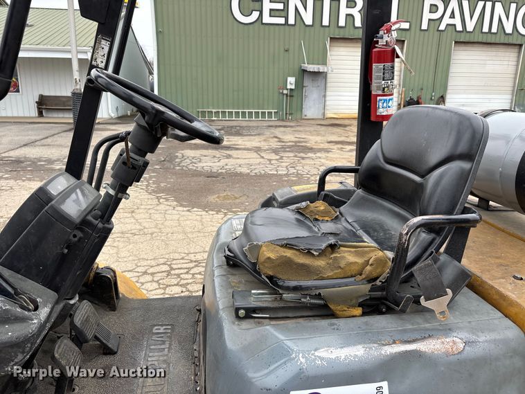 image for item DW7309 Caterpillar GP30 forklift