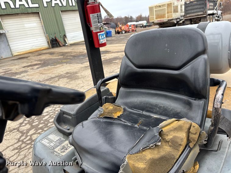 image for item DW7309 Caterpillar GP30 forklift