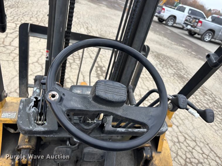 image for item DW7309 Caterpillar GP30 forklift