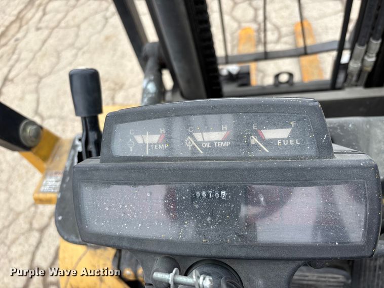 image for item DW7309 Caterpillar GP30 forklift