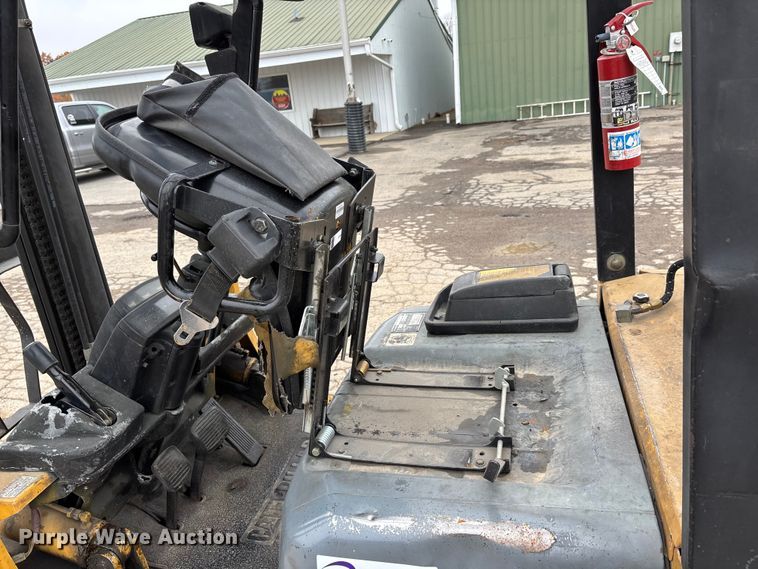 image for item DW7309 Caterpillar GP30 forklift