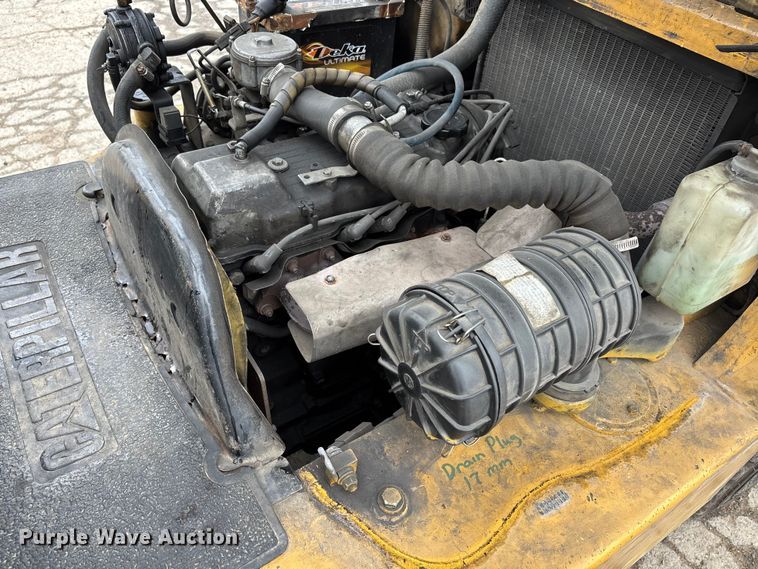 image for item DW7309 Caterpillar GP30 forklift