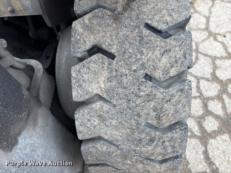 image for item DW7309 Caterpillar GP30 forklift