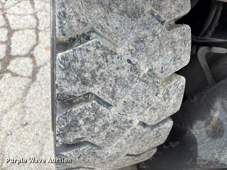 image for item DW7309 Caterpillar GP30 forklift