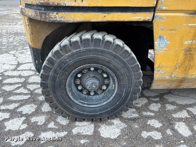 image for item DW7309 Caterpillar GP30 forklift