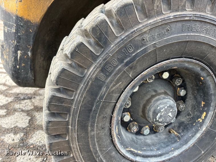 image for item DW7309 Caterpillar GP30 forklift