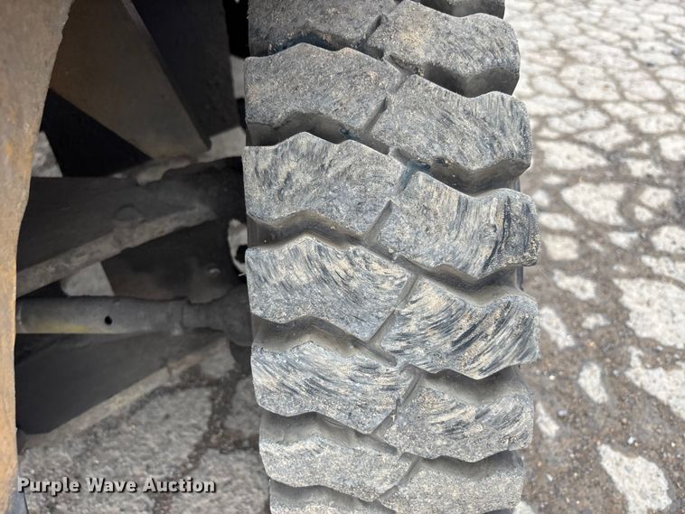 image for item DW7309 Caterpillar GP30 forklift