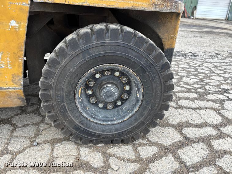 image for item DW7309 Caterpillar GP30 forklift