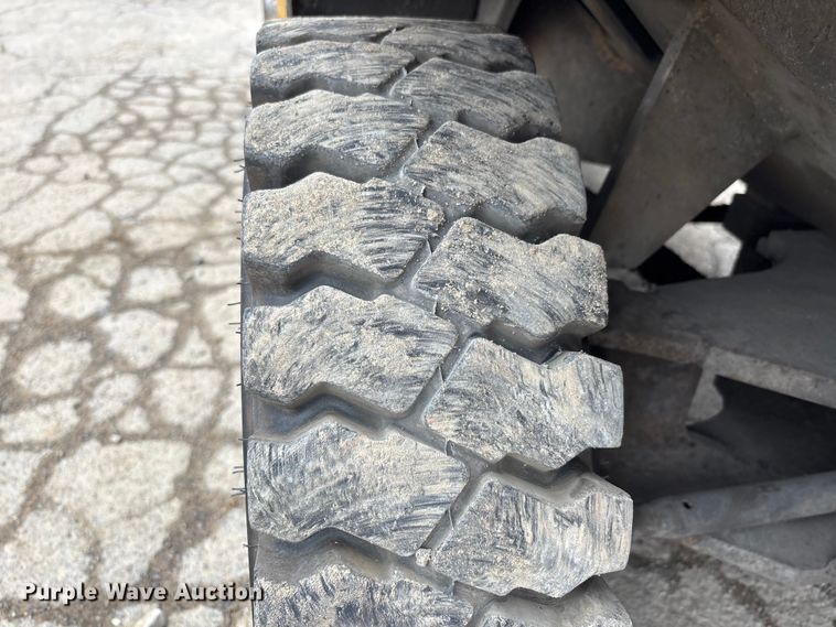 image for item DW7309 Caterpillar GP30 forklift