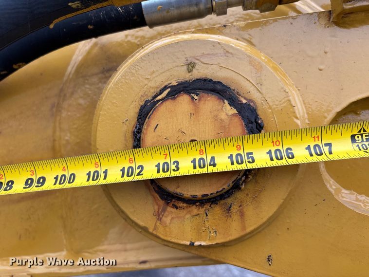 image for item DW7310 2005 Caterpillar M313C wheeled excavator