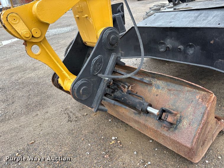 image for item DW7310 2005 Caterpillar M313C wheeled excavator